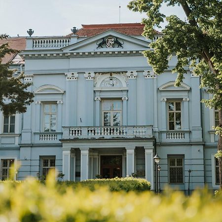 Hotel Kastiel Mojmirovce Ngoại thất bức ảnh