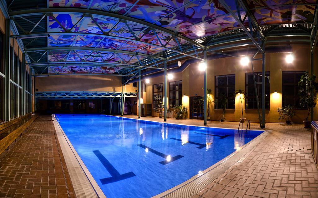 Hotel Kastiel Mojmirovce Ngoại thất bức ảnh