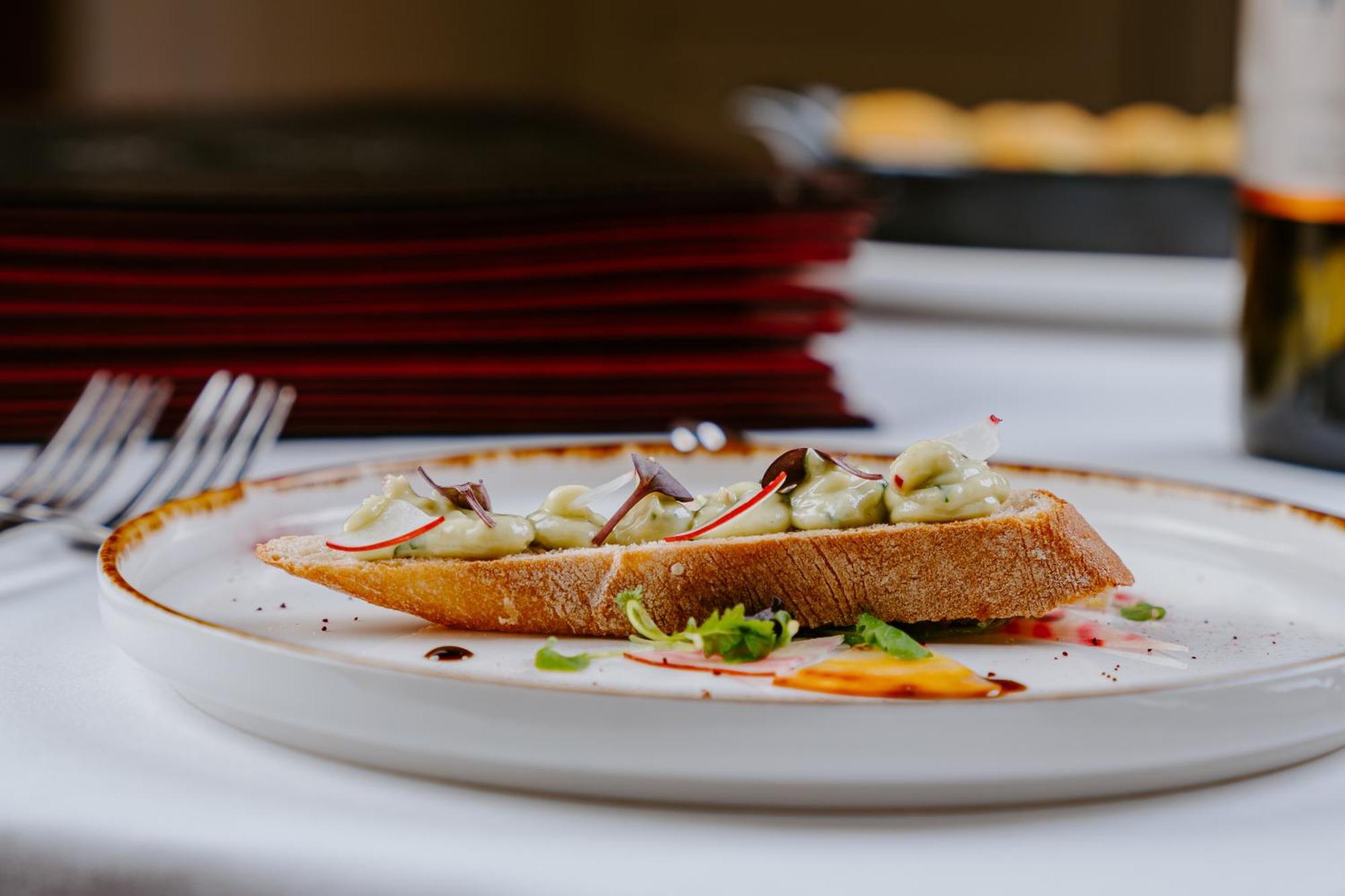 Hotel Kastiel Mojmirovce Ngoại thất bức ảnh