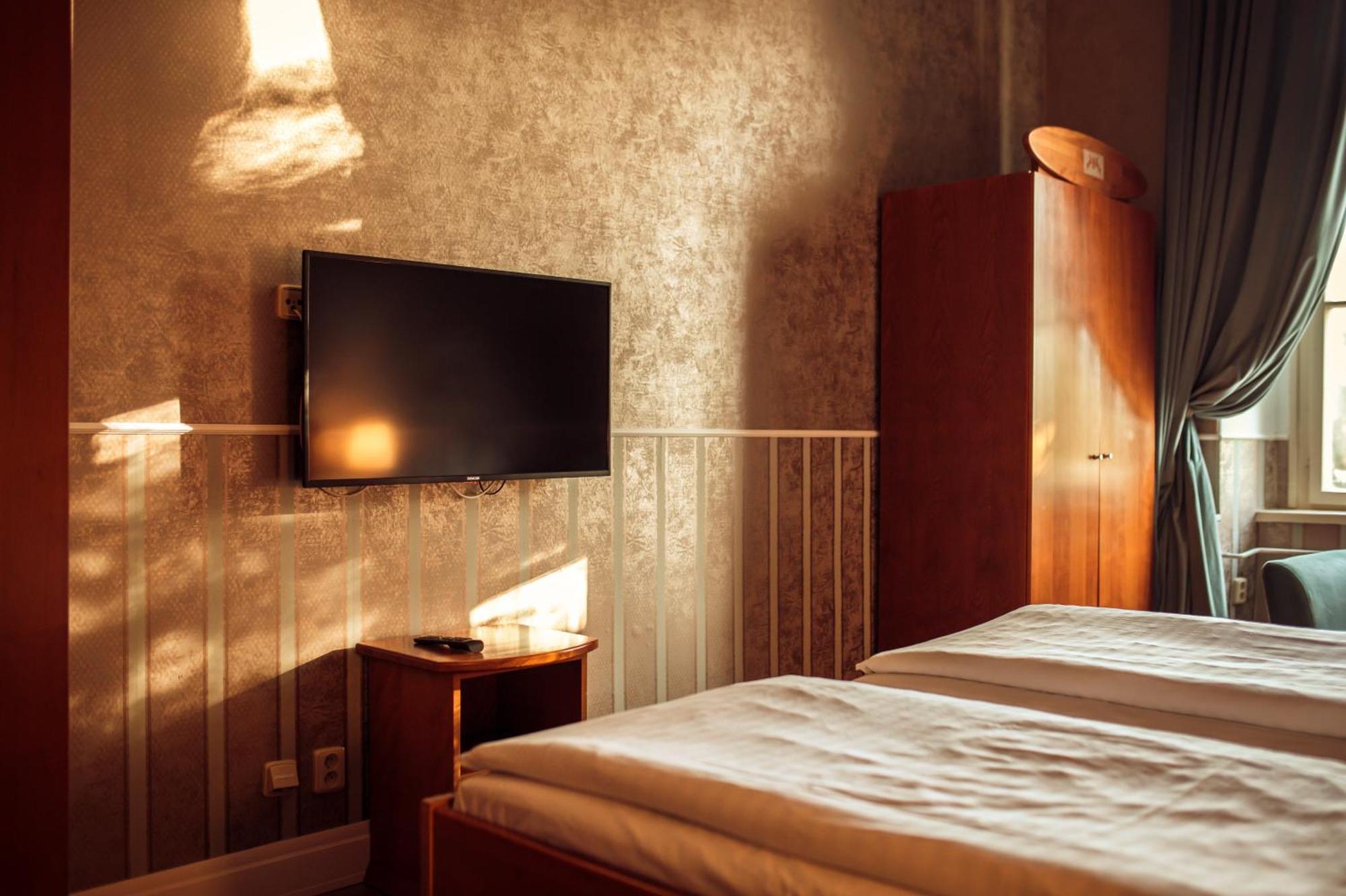 Hotel Kastiel Mojmirovce Ngoại thất bức ảnh