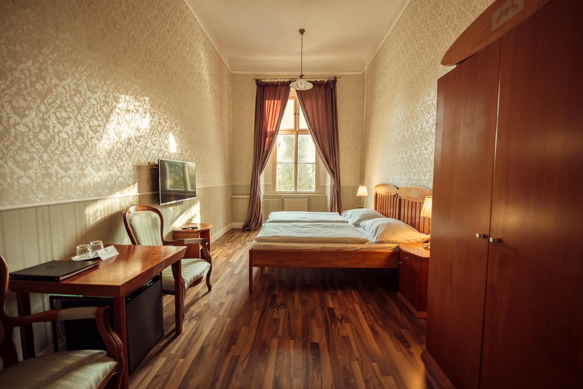 Hotel Kastiel Mojmirovce Ngoại thất bức ảnh