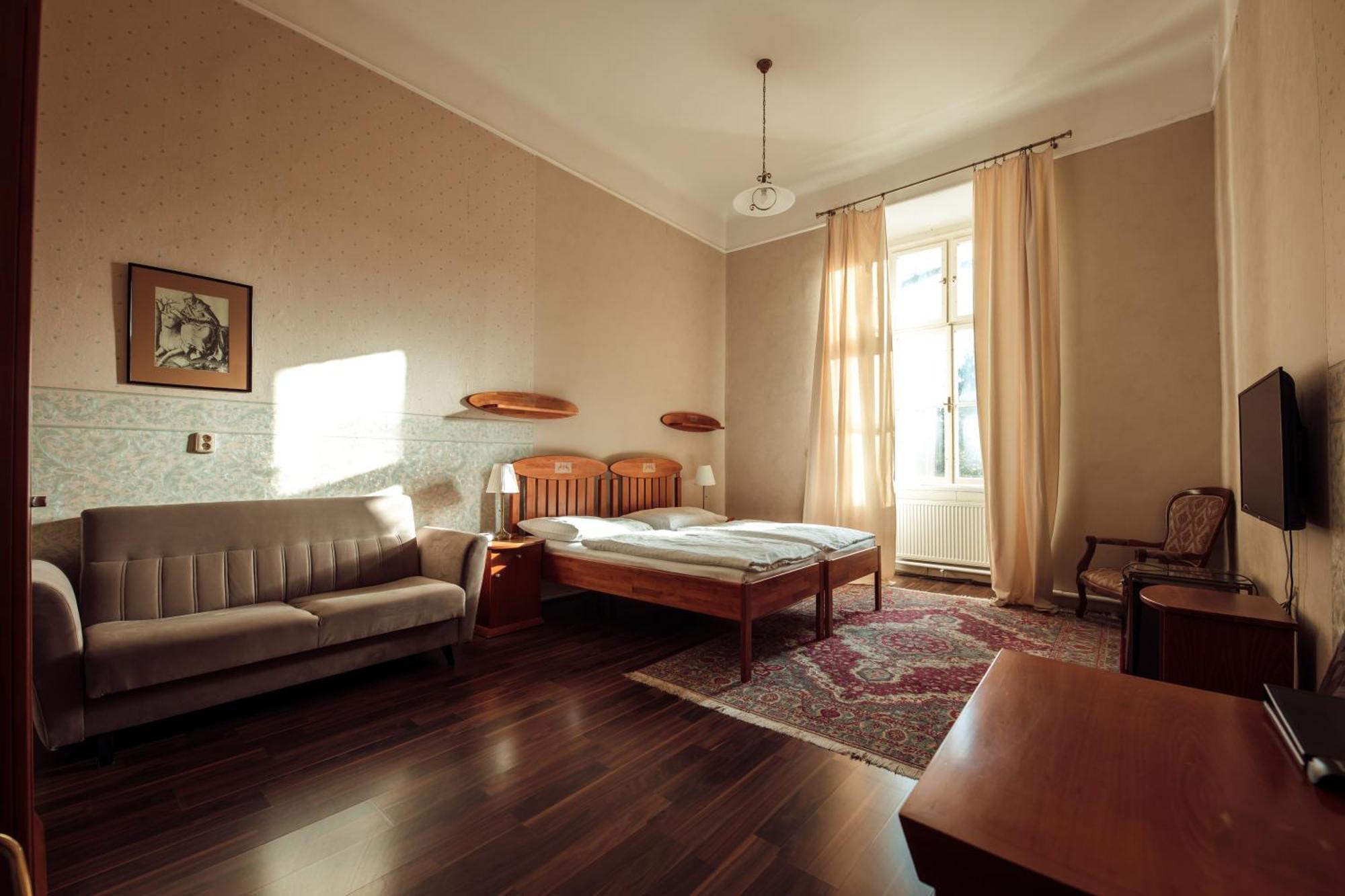 Hotel Kastiel Mojmirovce Ngoại thất bức ảnh
