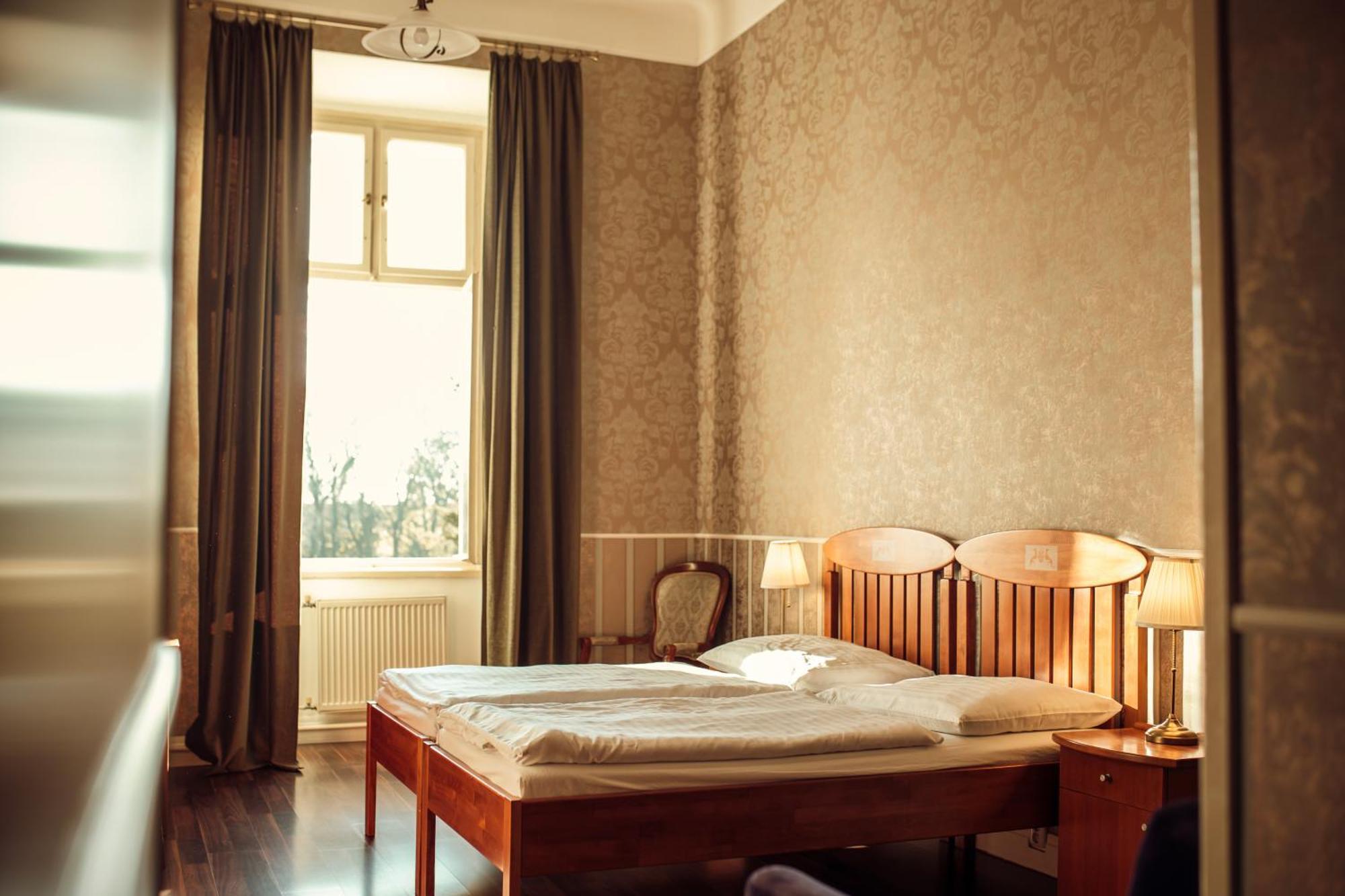 Hotel Kastiel Mojmirovce Ngoại thất bức ảnh