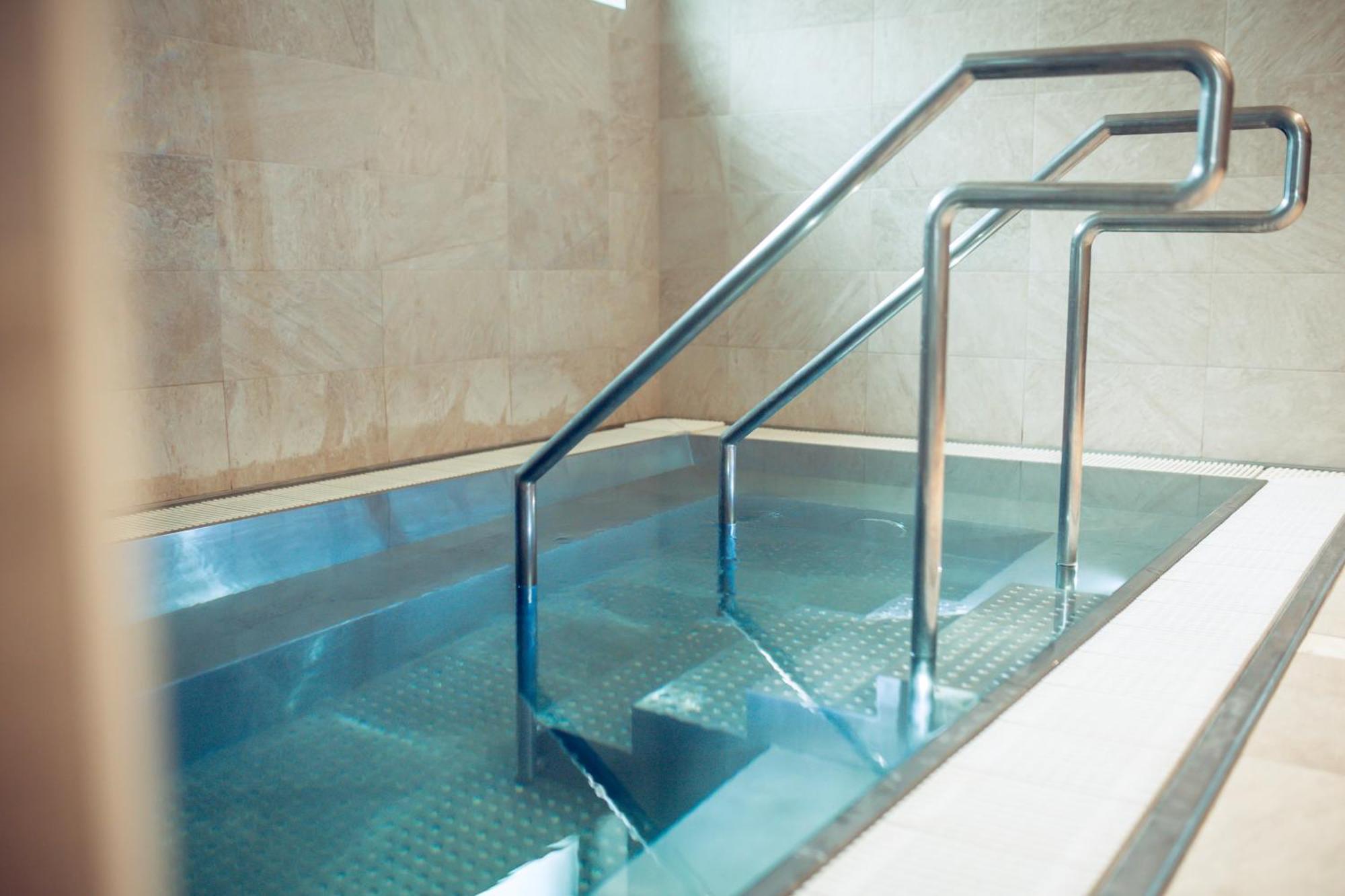 Hotel Kastiel Mojmirovce Ngoại thất bức ảnh
