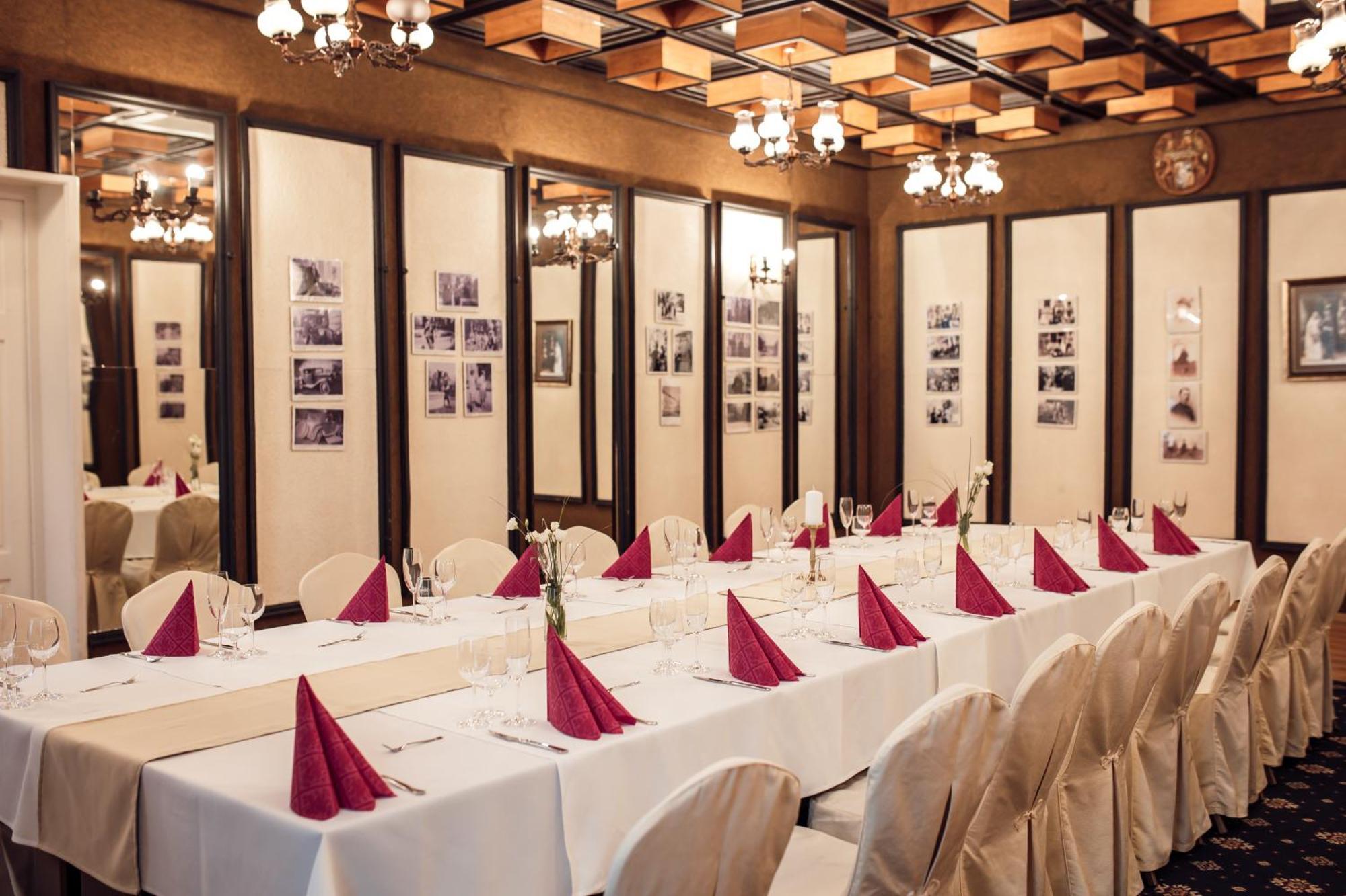 Hotel Kastiel Mojmirovce Ngoại thất bức ảnh