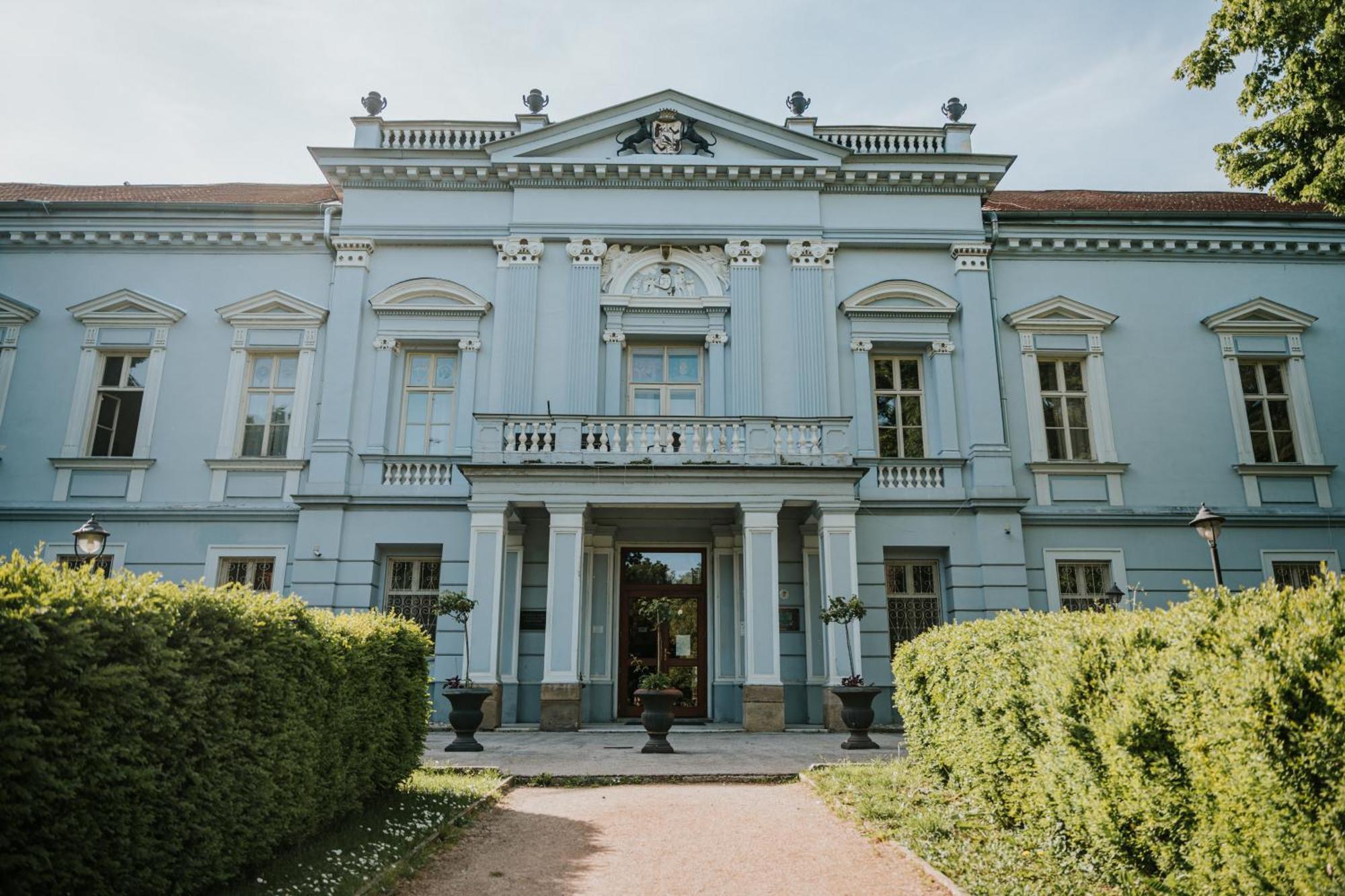 Hotel Kastiel Mojmirovce Ngoại thất bức ảnh